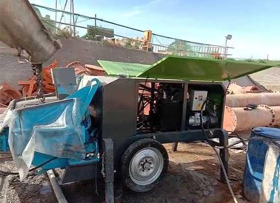 液压泵送混凝土湿喷机施工现场